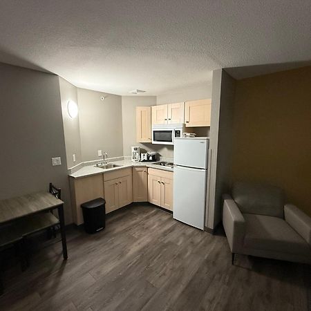 Days Inn By Wyndham Stony Plain エクステリア 写真