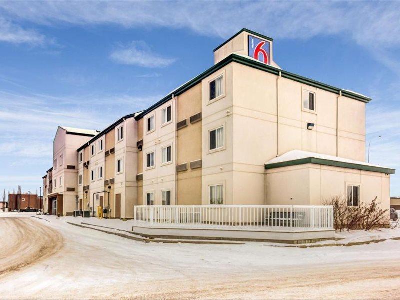 Days Inn By Wyndham Stony Plain エクステリア 写真