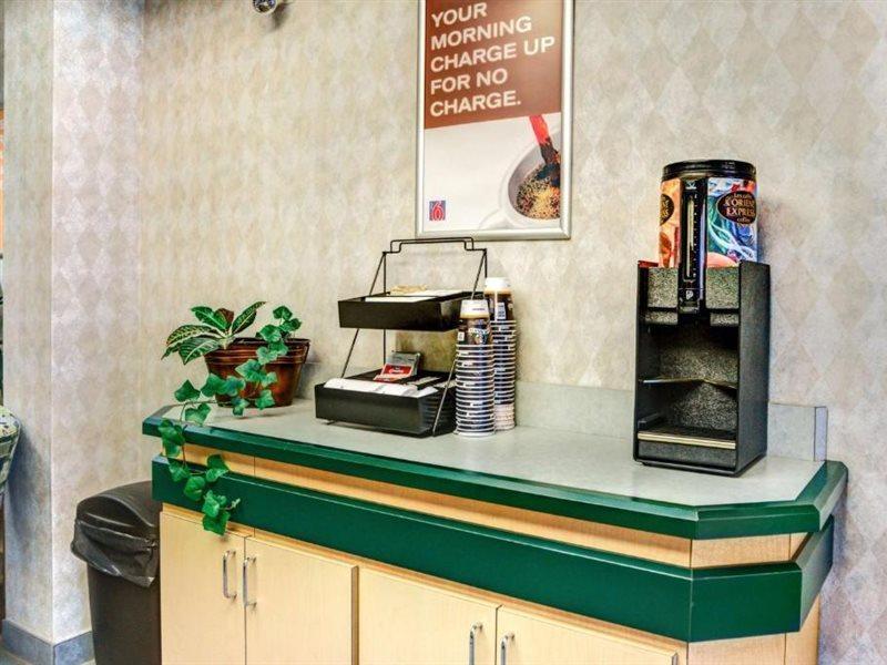 Days Inn By Wyndham Stony Plain エクステリア 写真