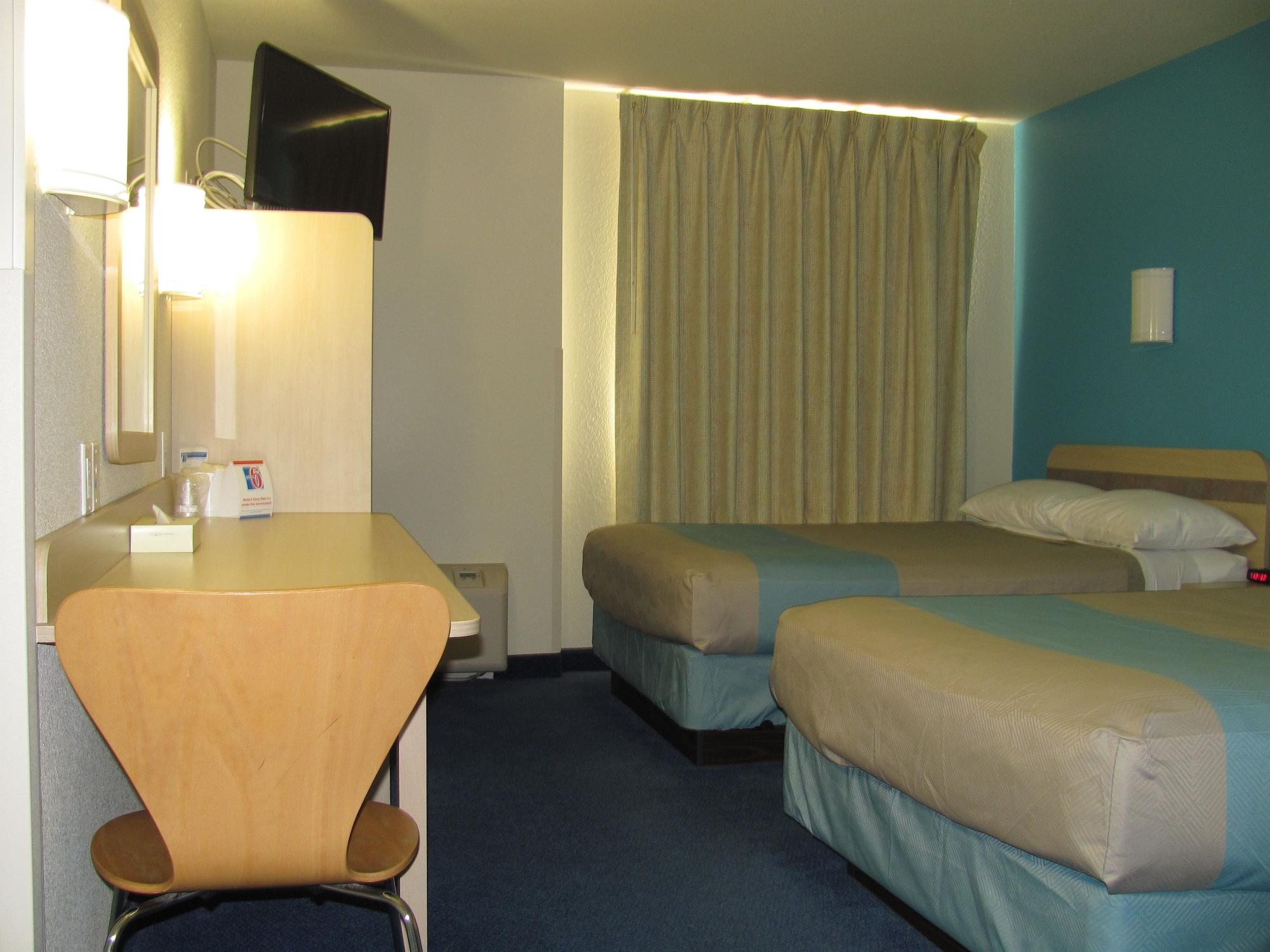 Days Inn By Wyndham Stony Plain エクステリア 写真
