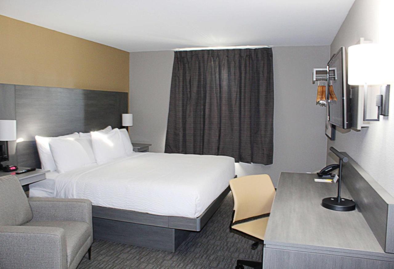 Days Inn By Wyndham Stony Plain エクステリア 写真