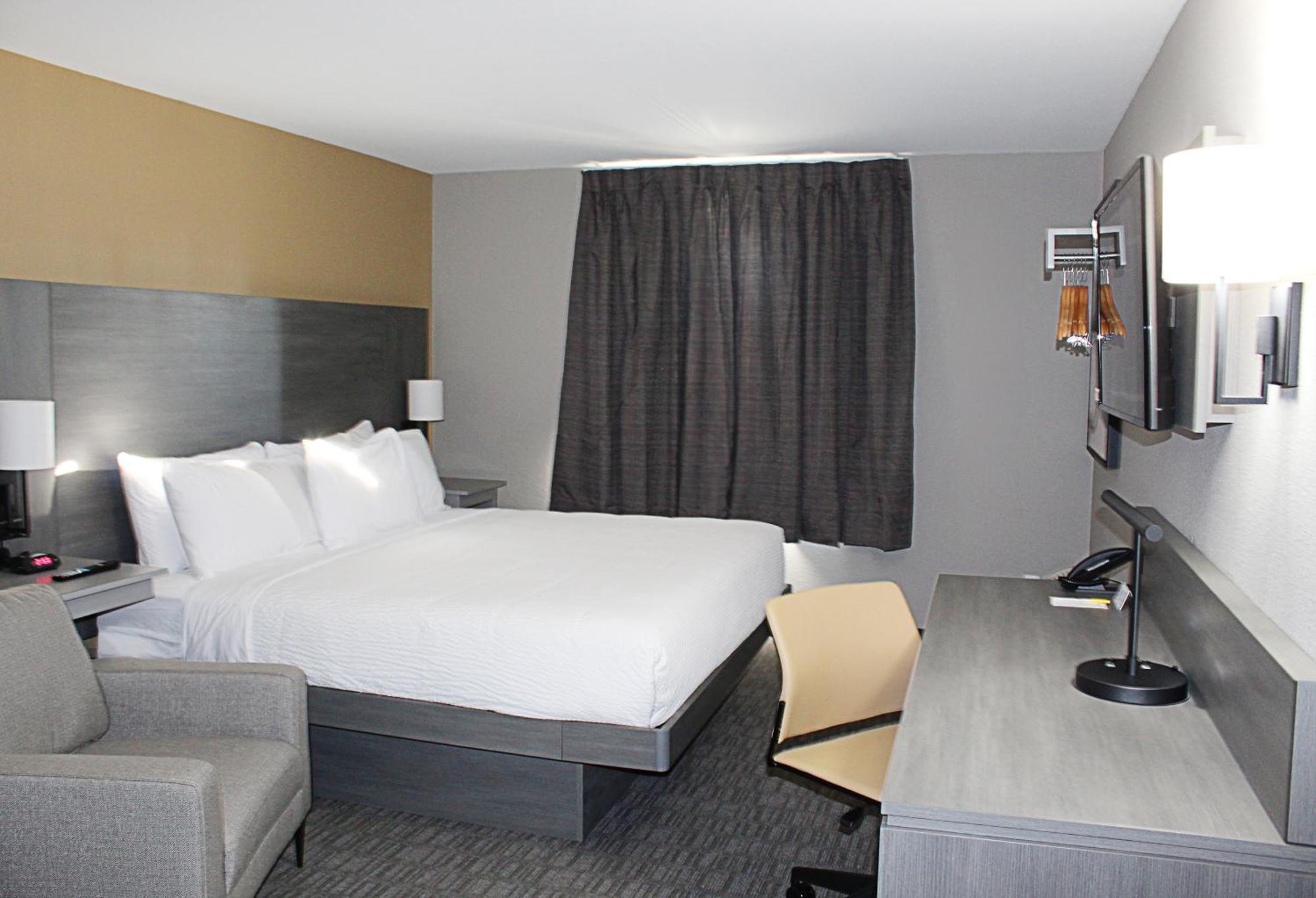 Days Inn By Wyndham Stony Plain エクステリア 写真