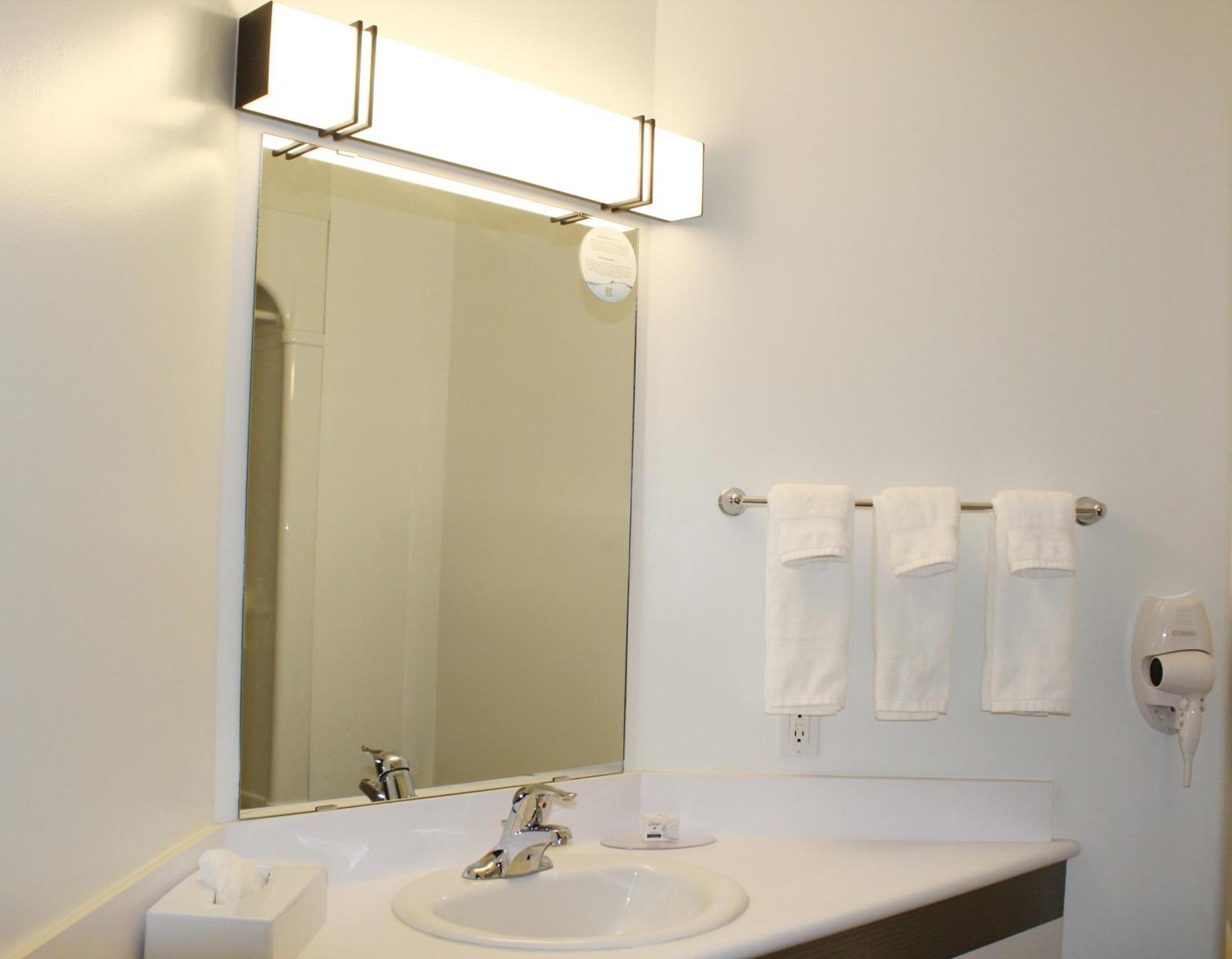Days Inn By Wyndham Stony Plain エクステリア 写真