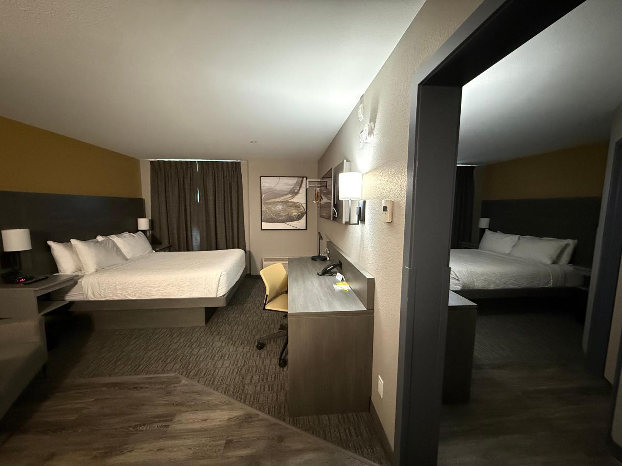 Days Inn By Wyndham Stony Plain エクステリア 写真
