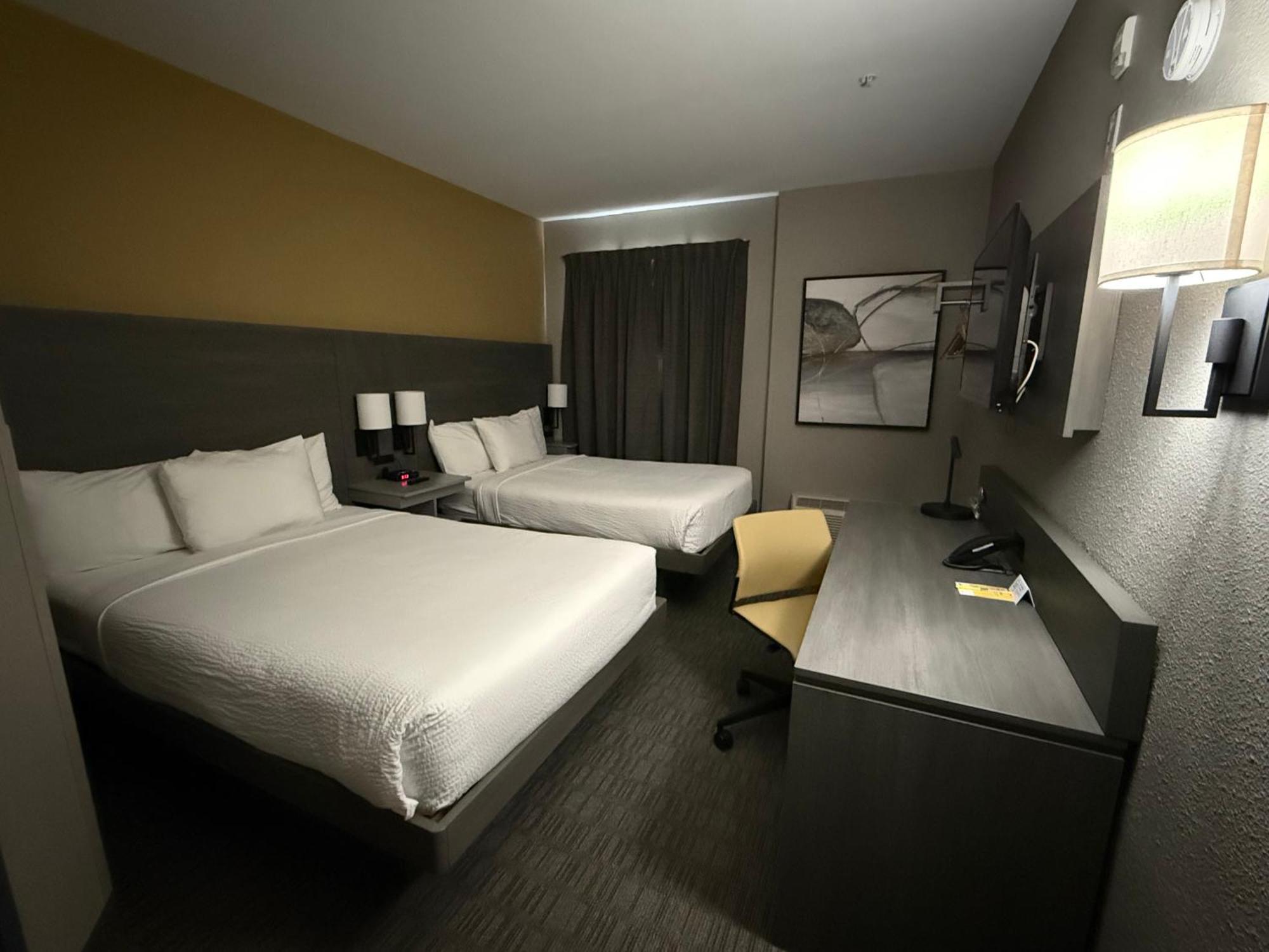 Days Inn By Wyndham Stony Plain エクステリア 写真