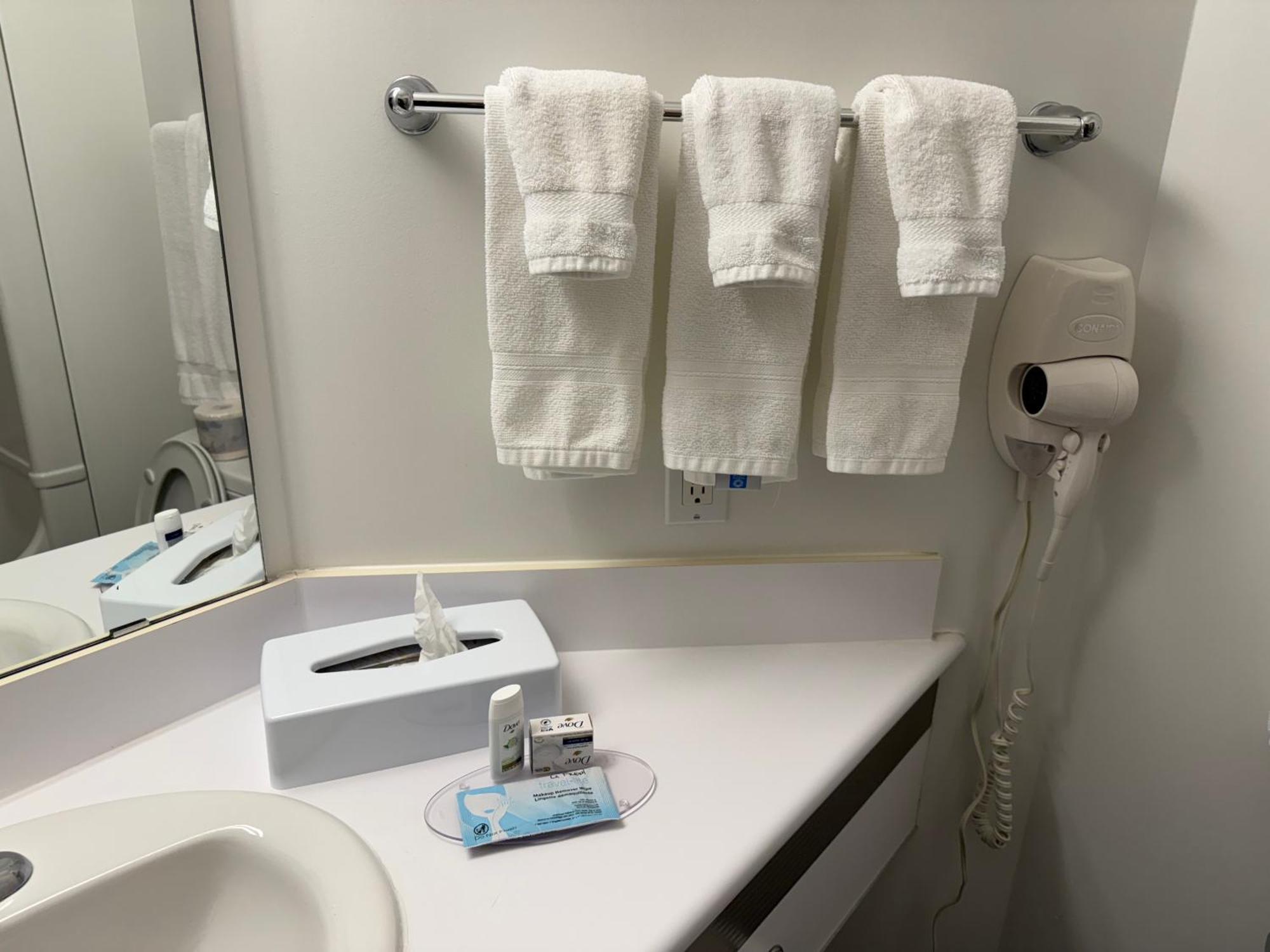 Days Inn By Wyndham Stony Plain エクステリア 写真